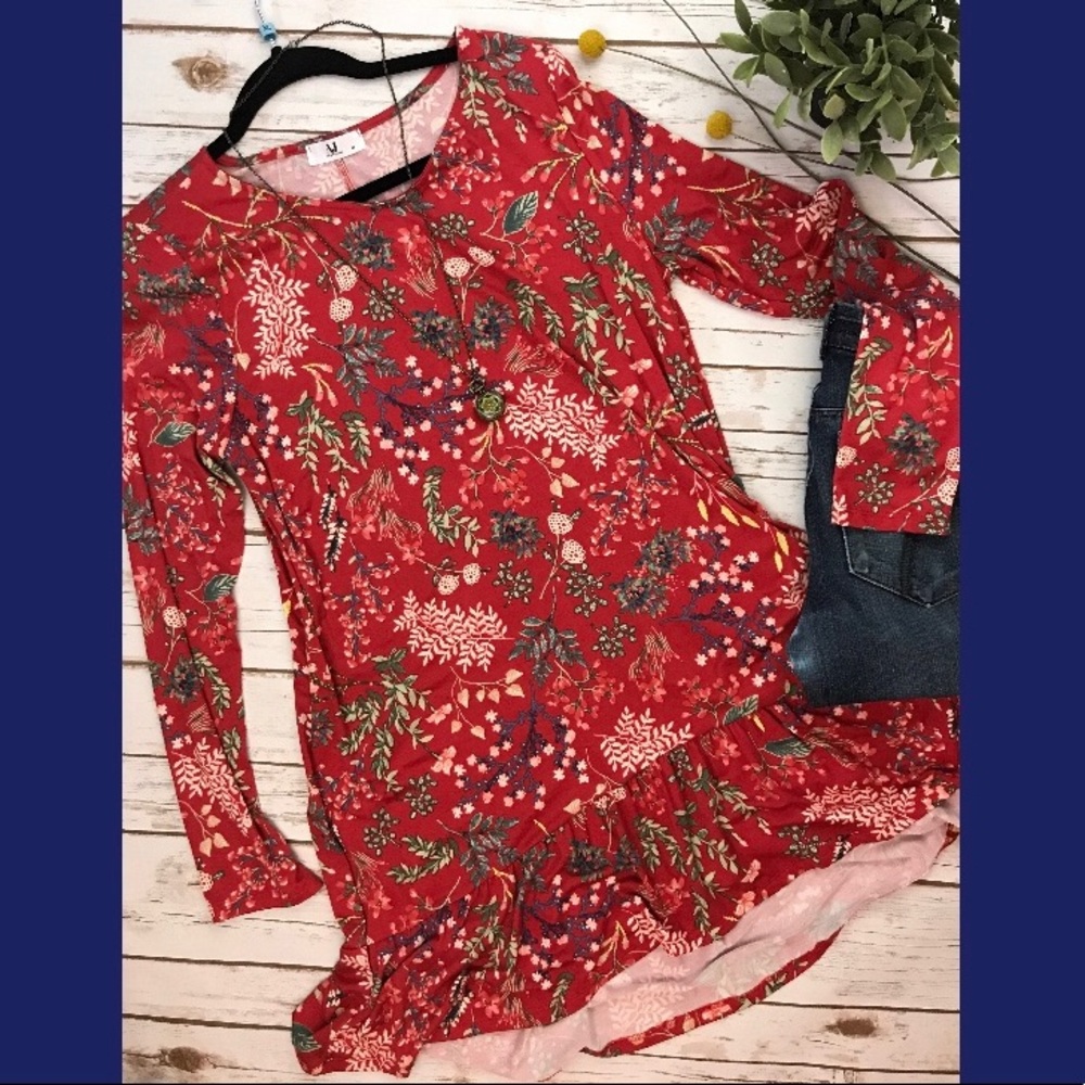 Memphis ruffle tee (red floral)